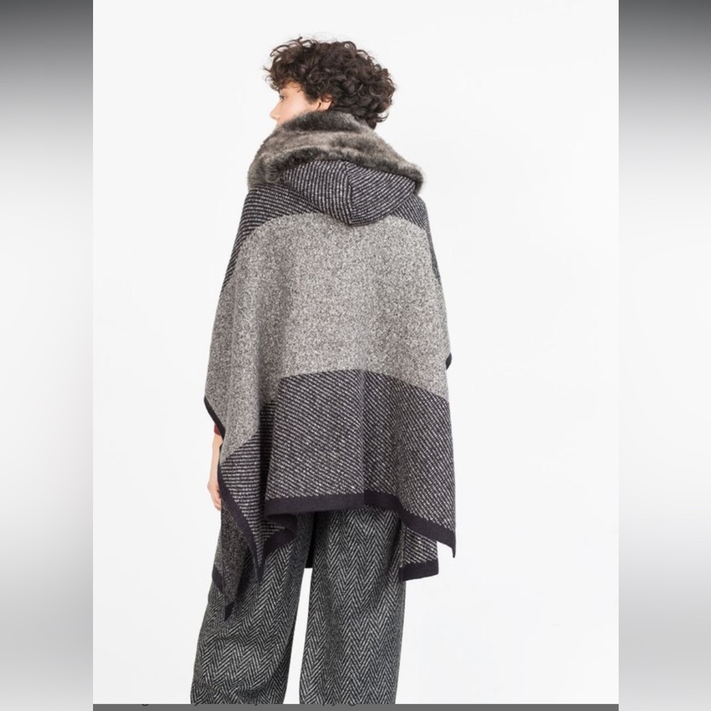 ZARA Poncho with Faux Fur Trim Hood, Sz M.